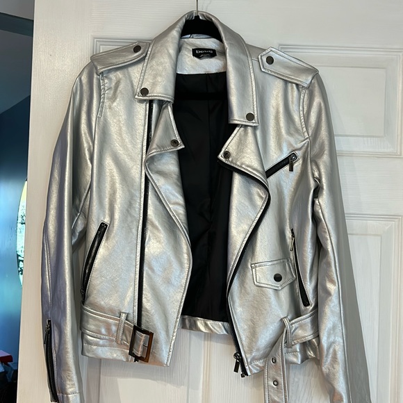 BRAND NEW - BEBE Size M - Picture 1 of 3